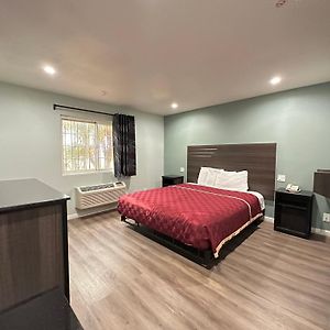 King Room Mobility or hearing accessible